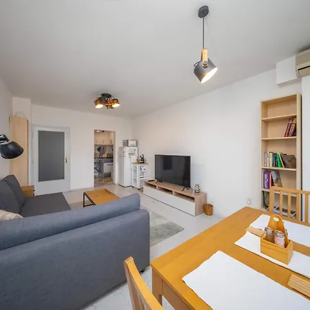 Apartamento Bright & Stylish 1bd In By Flаt Mаnаgеr Sófia